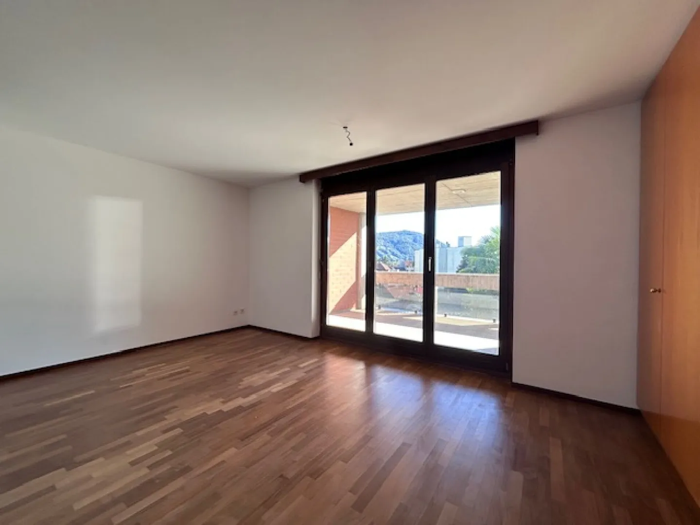 ELEGANT 4.5-ROOM APARTMENT with COVERED TERRACE 40sqm - Photo 8 of 16