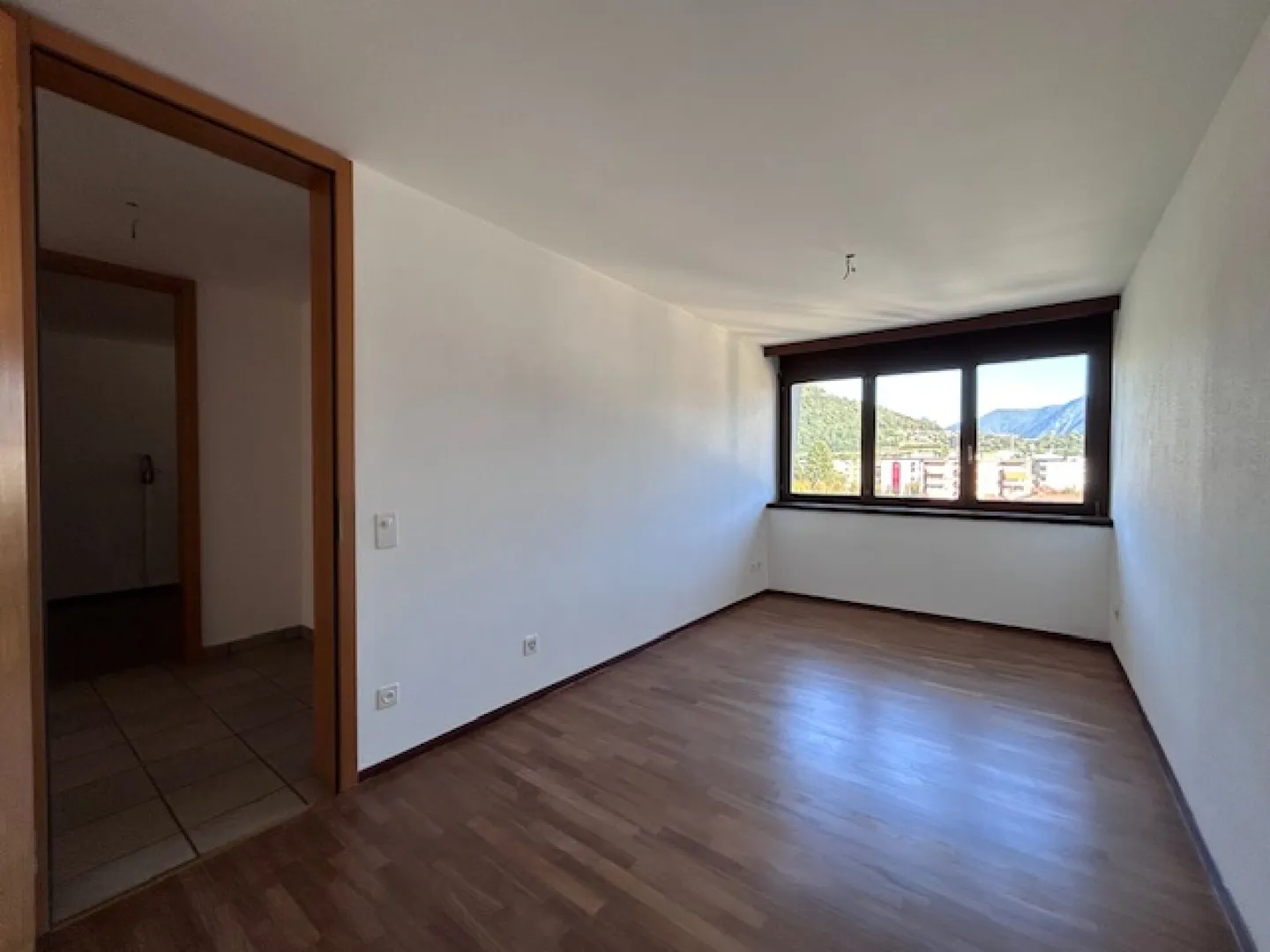 ELEGANT 4.5-ROOM APARTMENT with COVERED TERRACE 40sqm - Photo 9 of 16