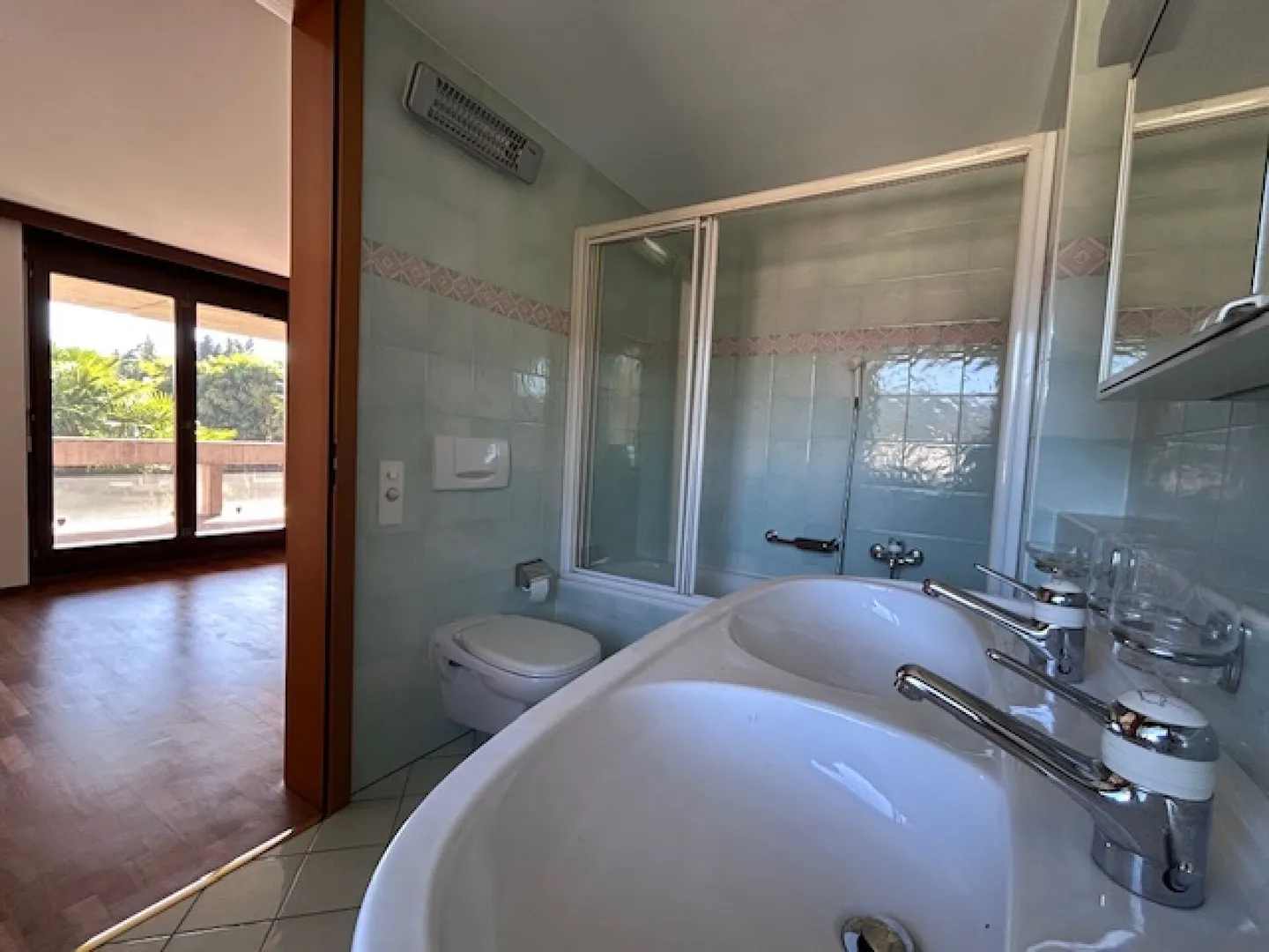 ELEGANT 4.5-ROOM APARTMENT with COVERED TERRACE 40sqm - Photo 11 of 16