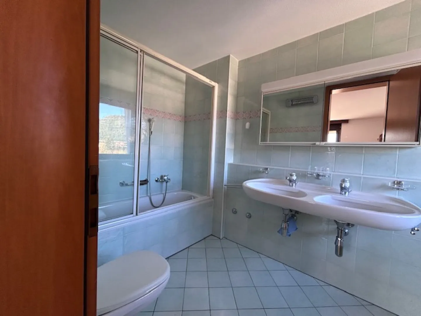 ELEGANT 4.5-ROOM APARTMENT with COVERED TERRACE 40sqm - Photo 12 of 16