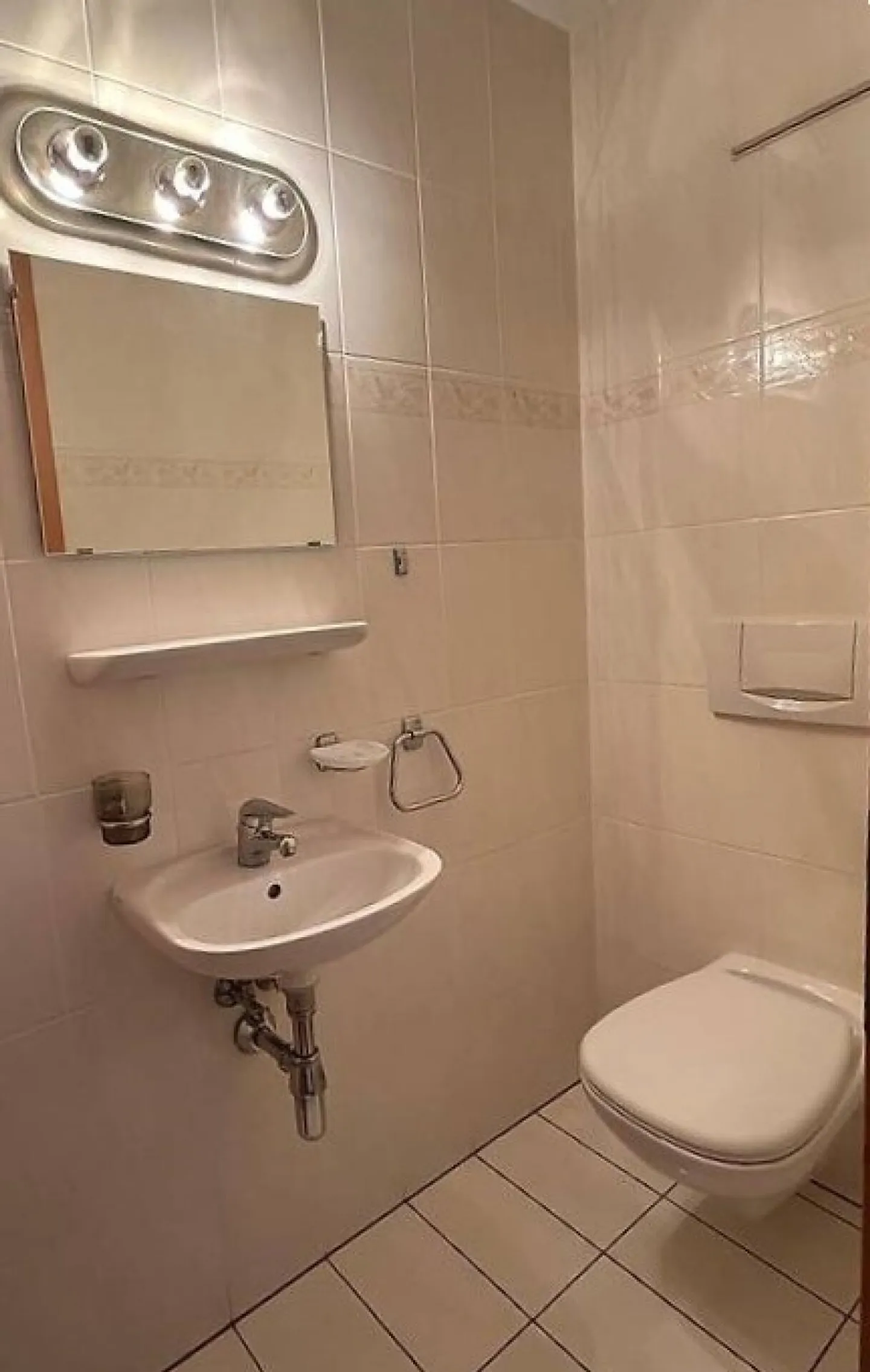 ELEGANT 4.5-ROOM APARTMENT with COVERED TERRACE 40sqm - Photo 14 of 16