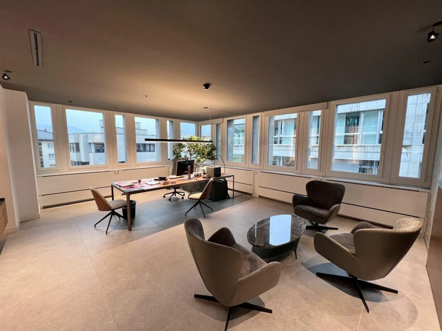 Elegant and Modern Office in Strategic Location - Photo 2 of 6