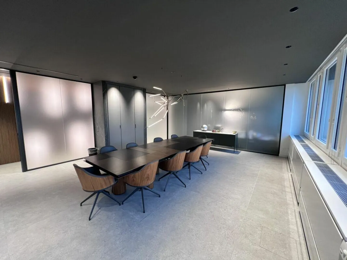 Elegant and Modern Office in Strategic Location - Photo 3 of 6