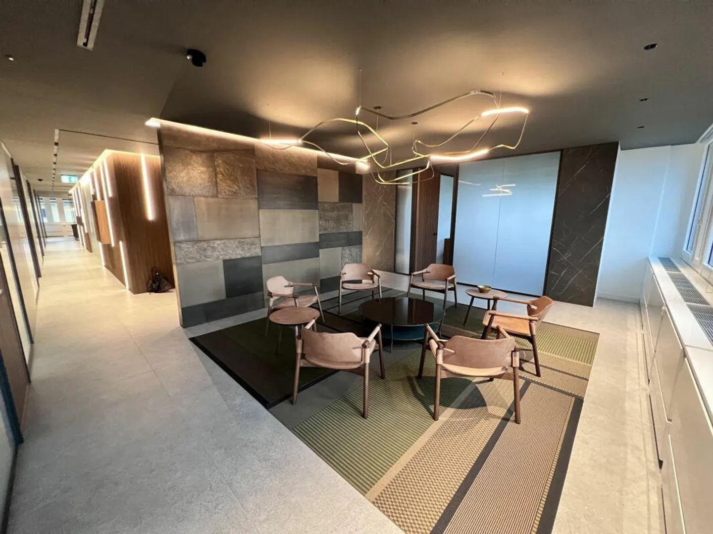 Elegant and Modern Office in Strategic Location - Photo 5 of 6