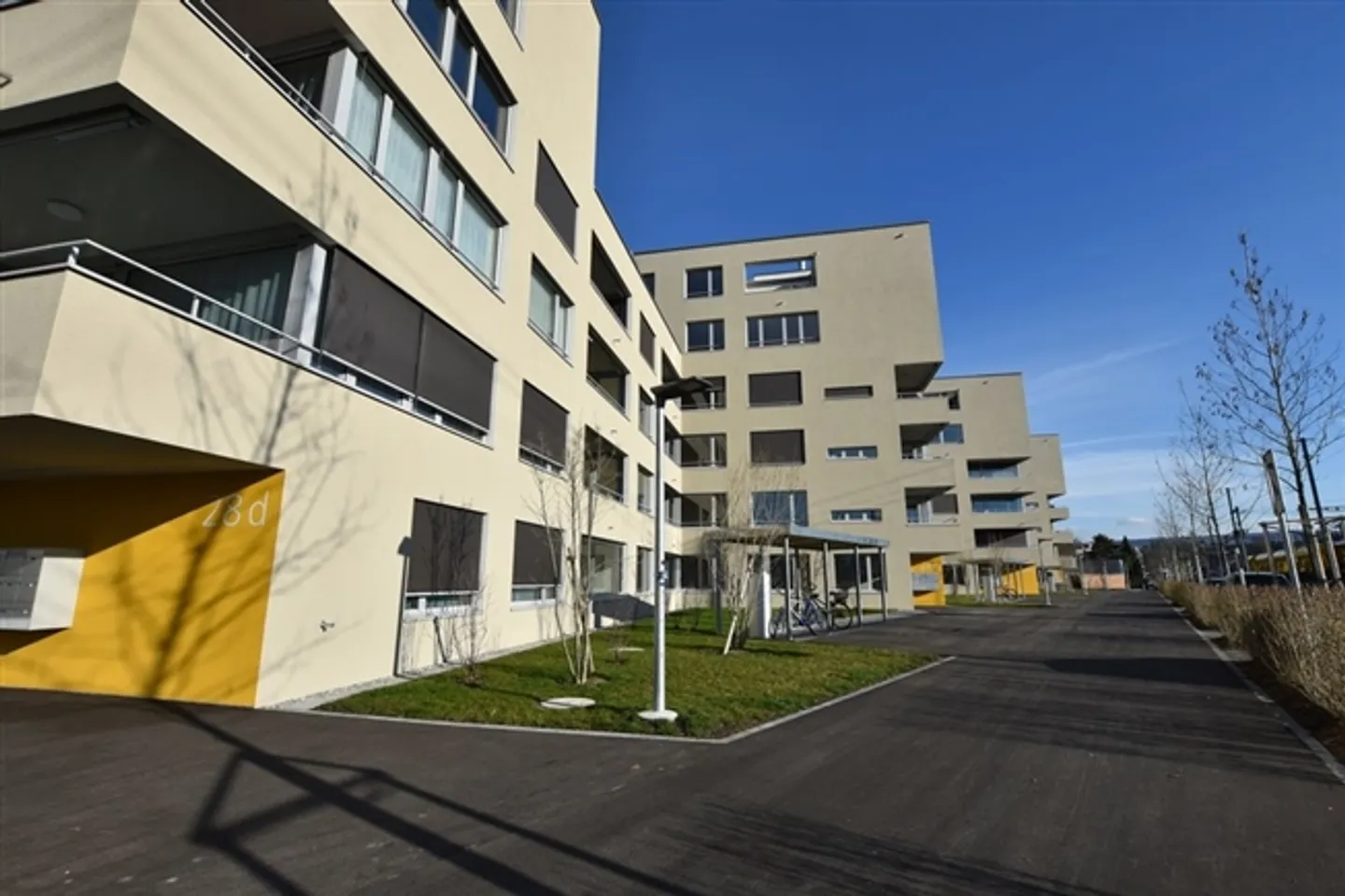 Appartamento moderno di 3,5 stanze con balcone alla stazione di Lyss - Foto 11 di 12