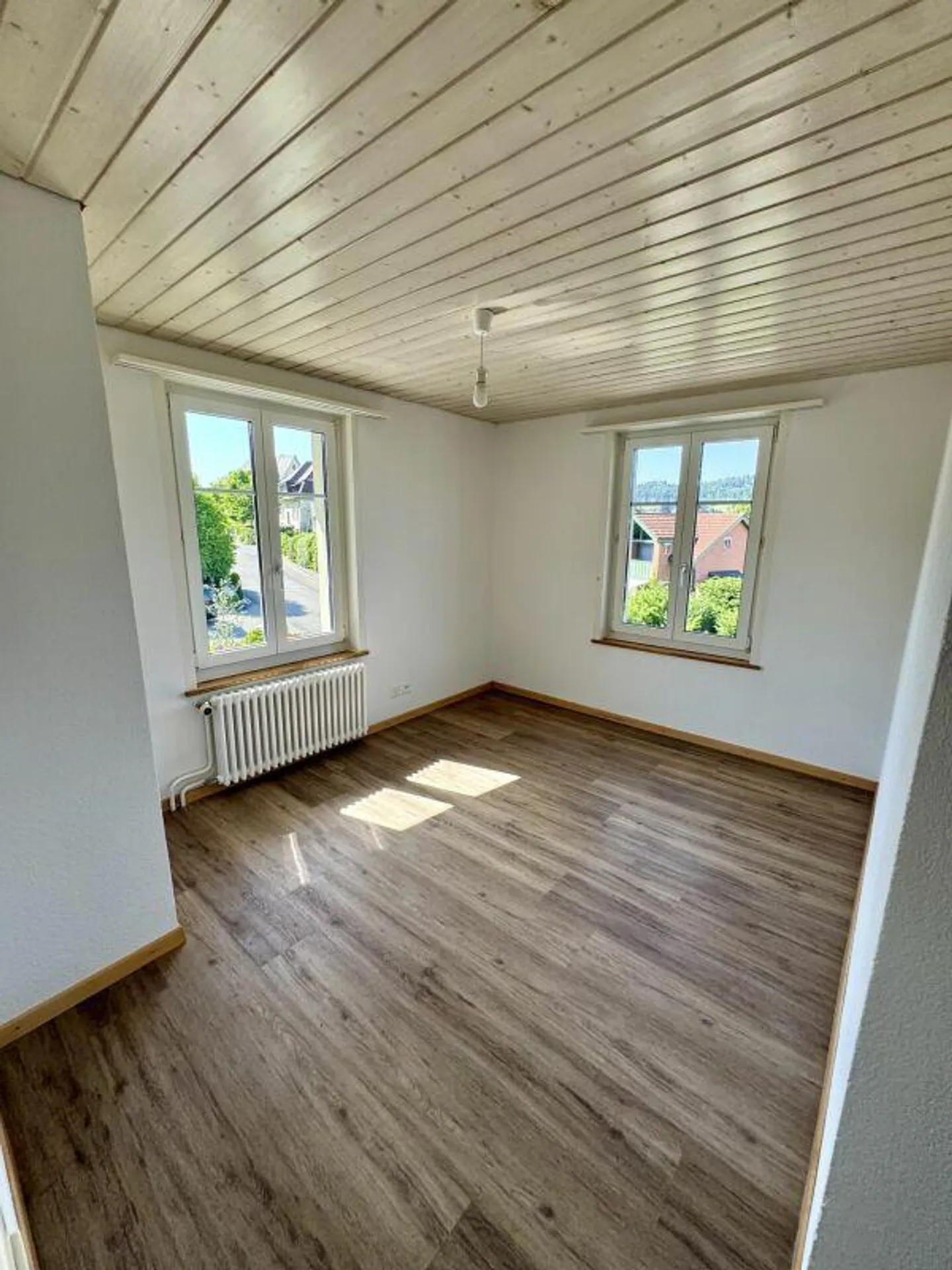 Appartamento 3.0 stanze parzialmente ristrutturato con balcone nel centro del villaggio di Elgg - Foto 8 di 16