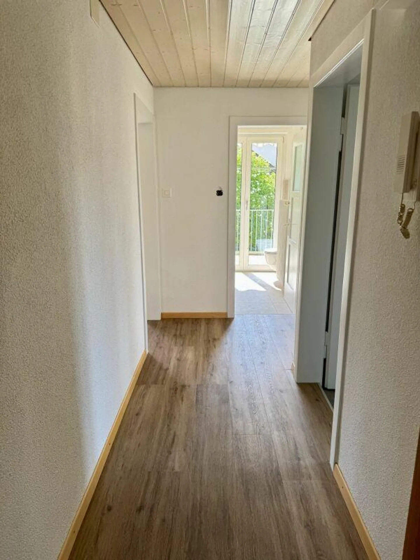 Appartamento 3.0 stanze parzialmente ristrutturato con balcone nel centro del villaggio di Elgg - Foto 14 di 16