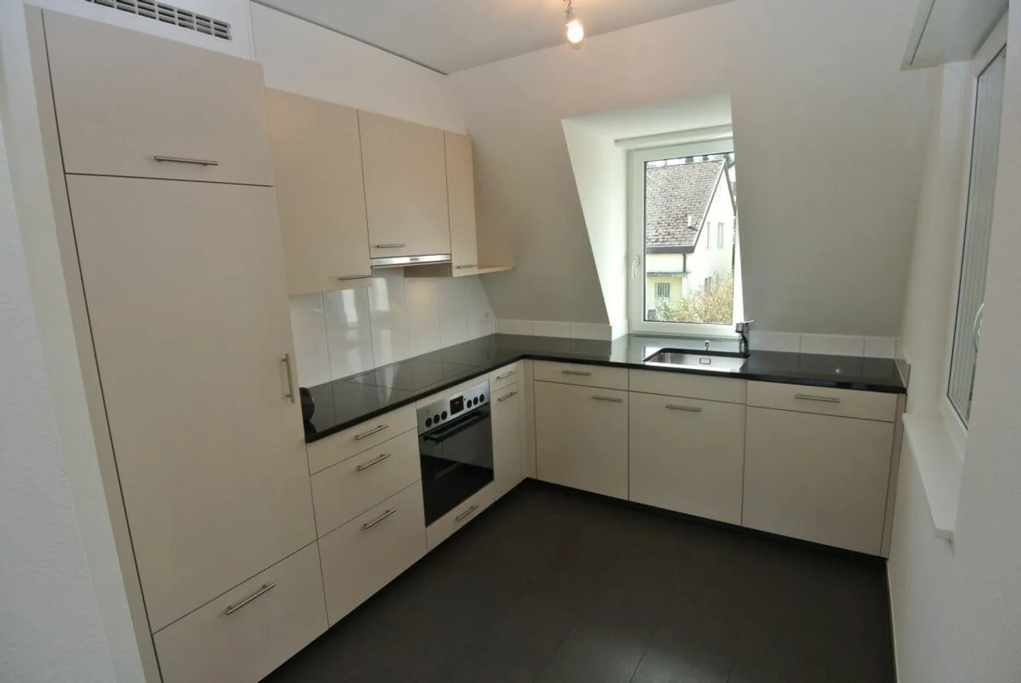 Modernes Penthouse mit Balkon - Foto 3 von 7