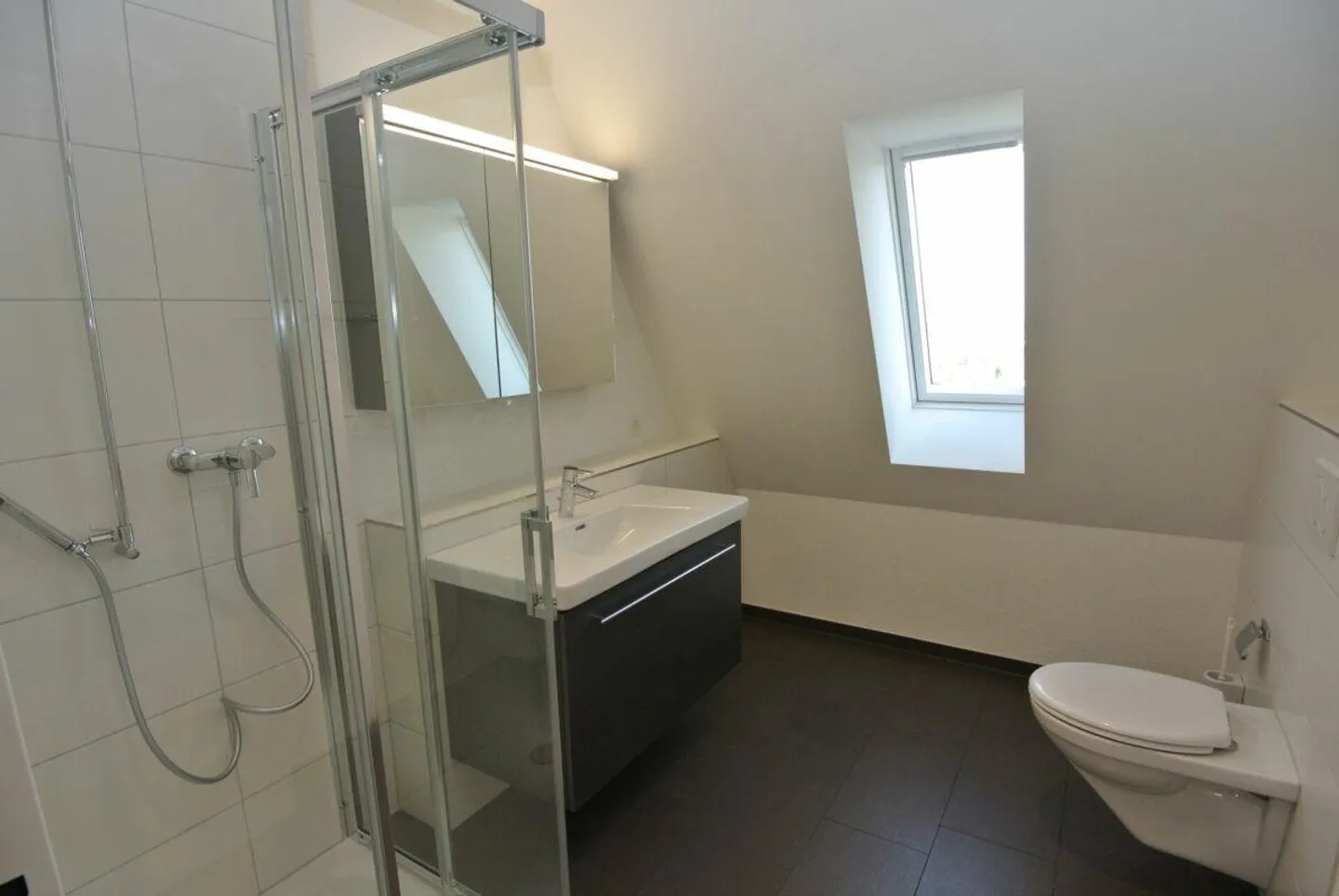 Modernes Penthouse mit Balkon - Foto 4 von 7