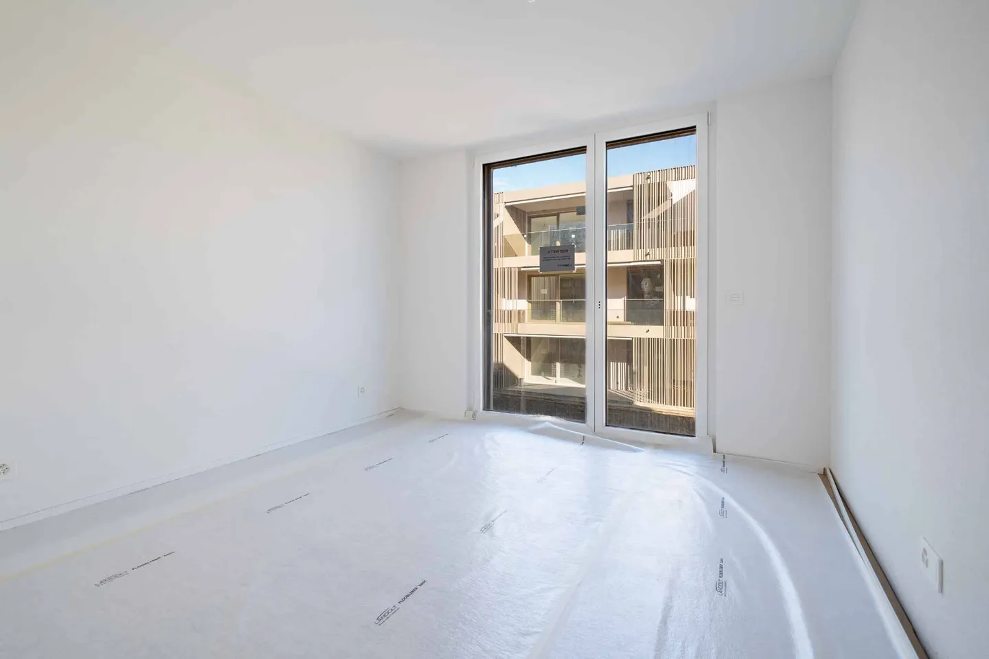 Modernes 3.5-Zimmer-Apartment mit Balkon - Foto 5 von 6