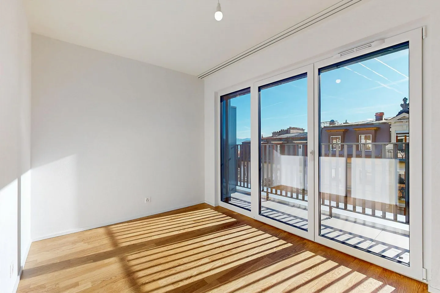 Magnifique nouvel appartement en penthouse avec terrasse et vue sur le lac - Photo 9 sur 13