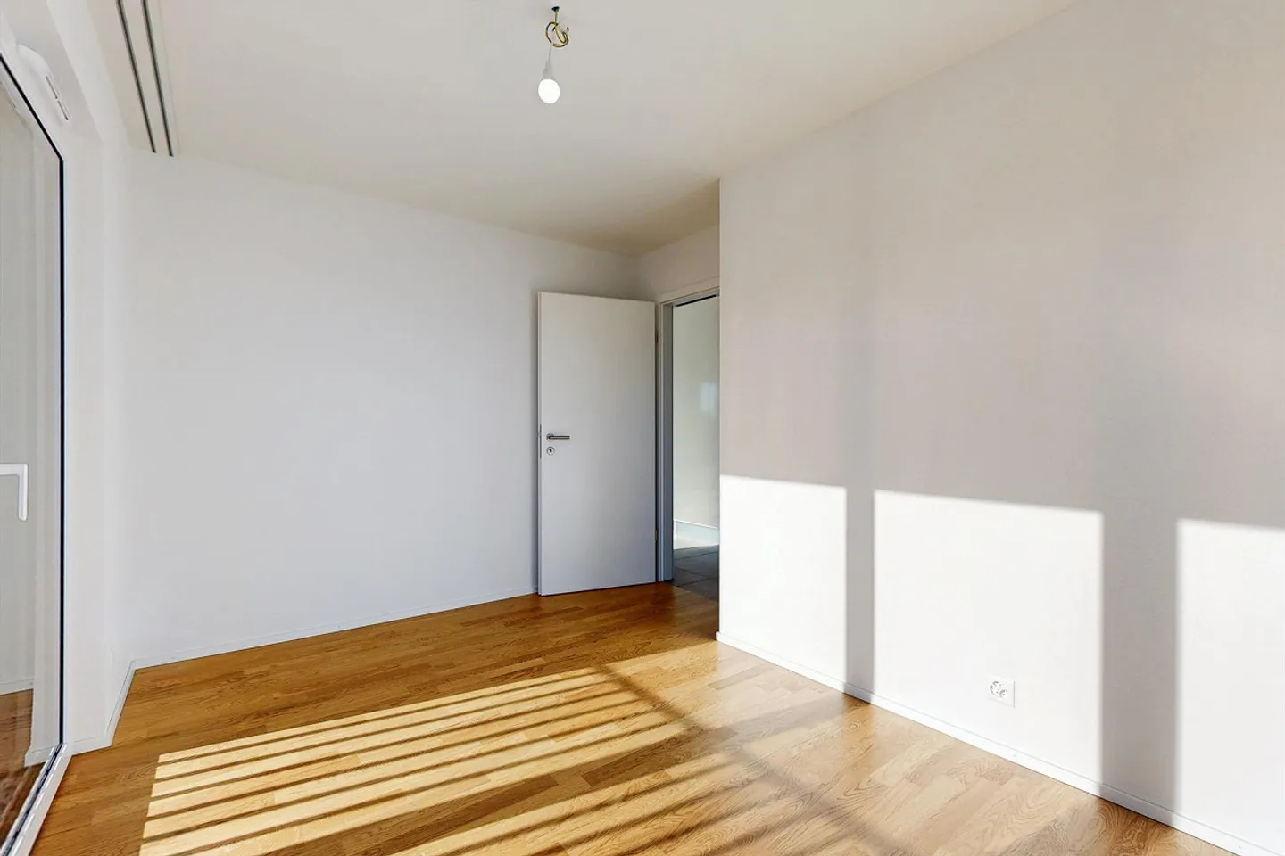 Magnifique nouvel appartement en penthouse avec terrasse et vue sur le lac - Photo 10 sur 13