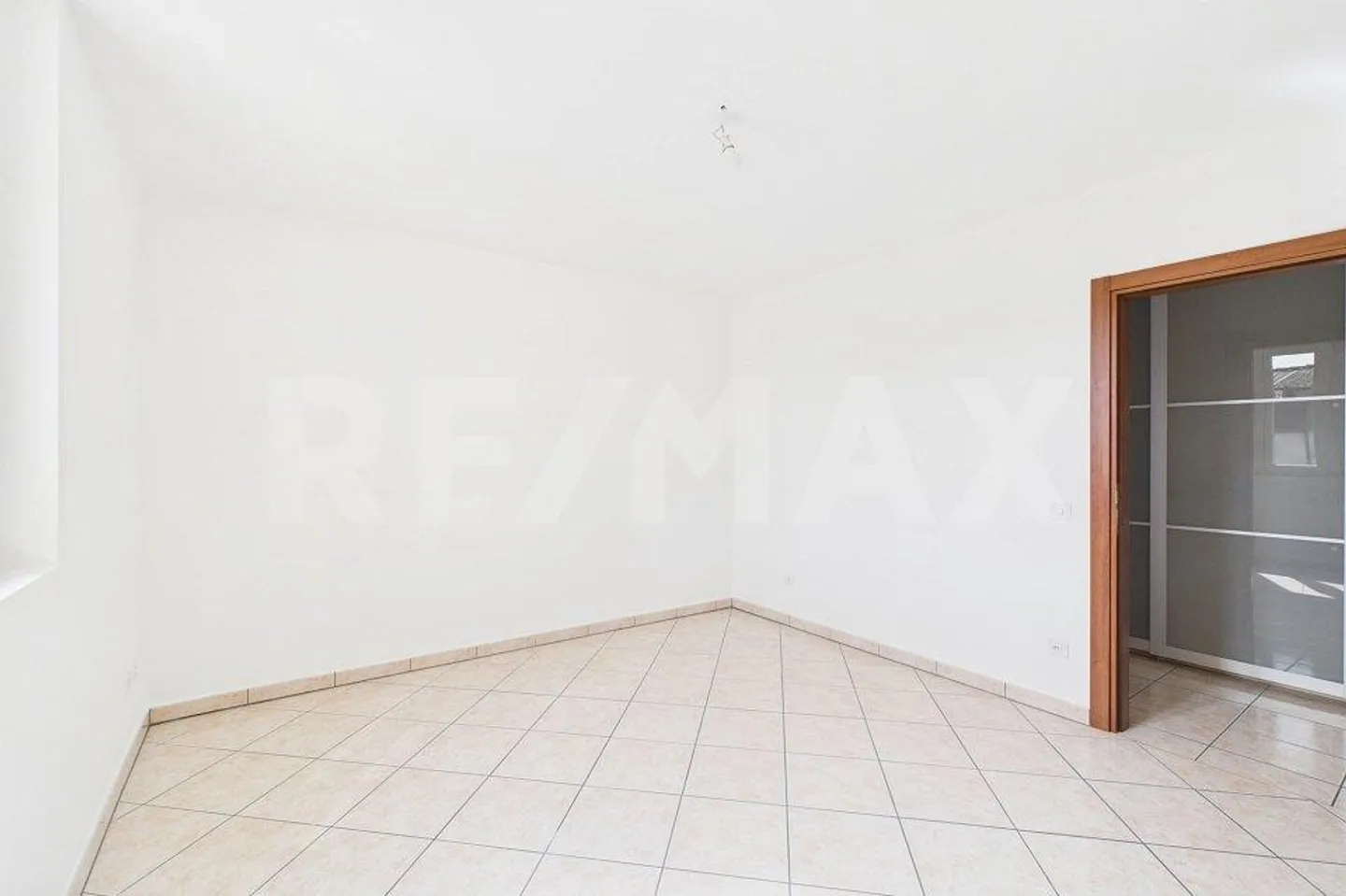 Appartamento ristrutturato di 4 ½ locali a Genestrerio - Foto 9 di 13