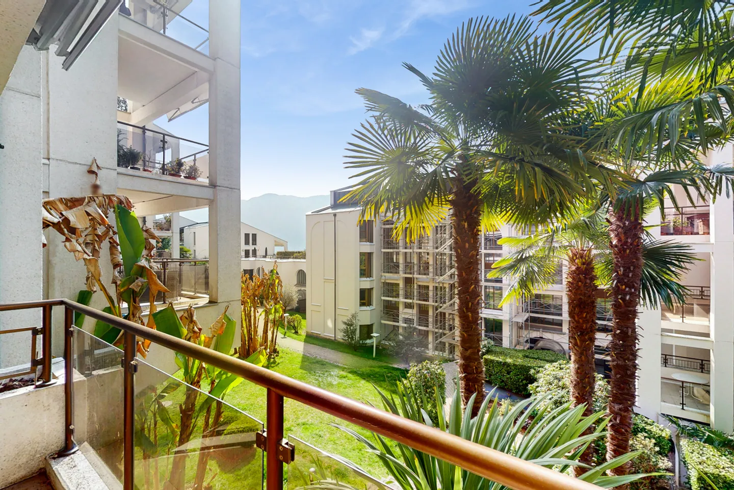 Fascinating apartment with terrace in exclusive residential area - Photo 3 of 8