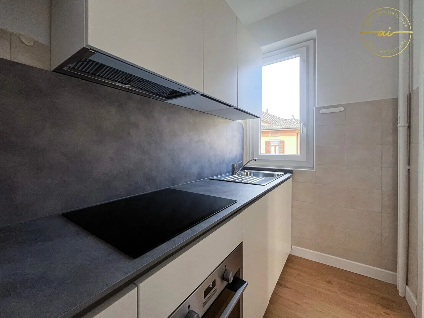 APPARTAMENTO 3.5 LOCALI CON DOPPIO BALCONE - Foto 1 di 9