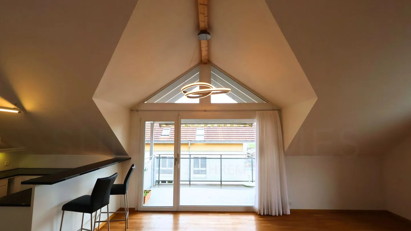 Maisonette attraente di 4,5 stanze in una posizione tranquilla - con balcone - Foto 8 di 19