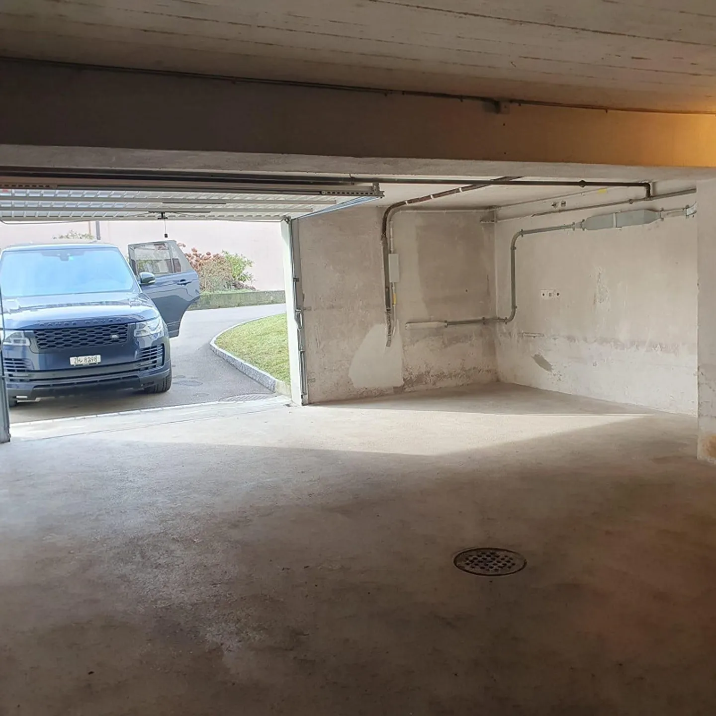 Grosse Garage mit Lagerraum - Foto 1 von 4