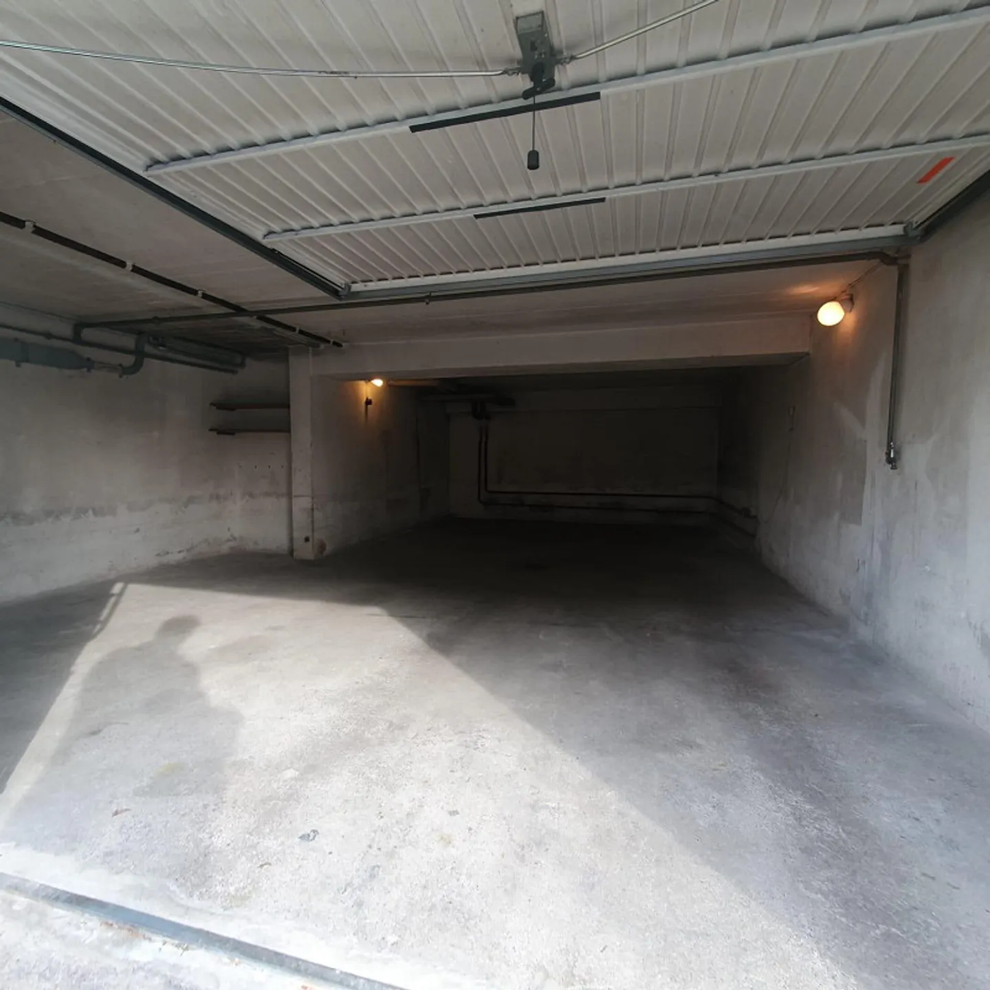 Grosse Garage mit Lagerraum - Foto 2 von 4