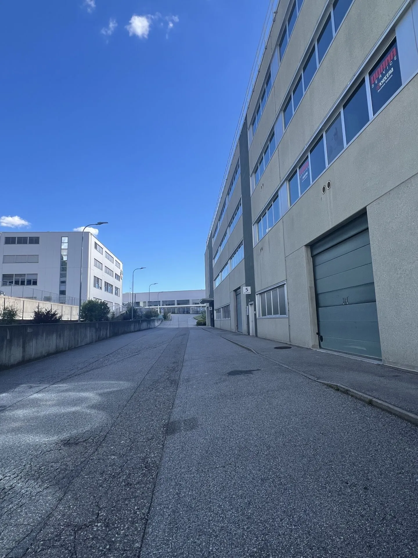 Administrative and commercial spaces with yield Mendrisio - Photo 4 of 6