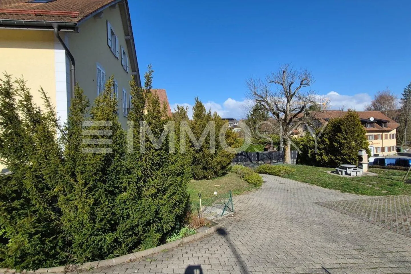 For investors: Building 8 minutes from Echallens (Yield approx. 4.13%) - Photo 2 of 5