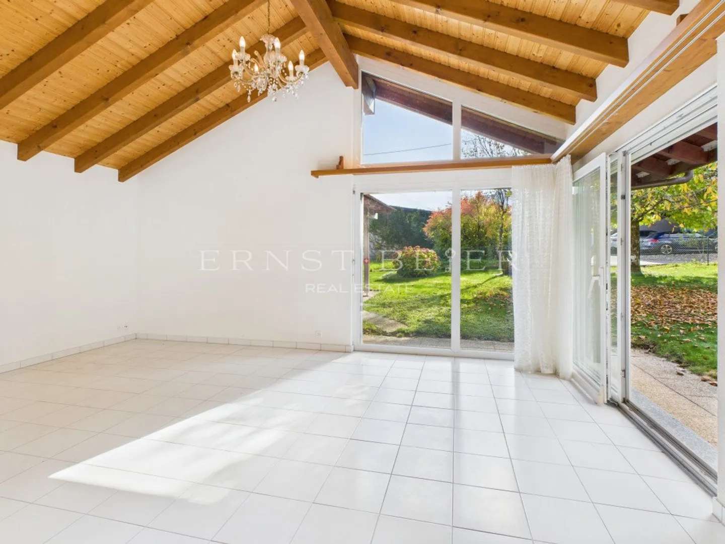 Beautiful detached villa on the ground floor, in a quiet and green area - Photo 2 of 13