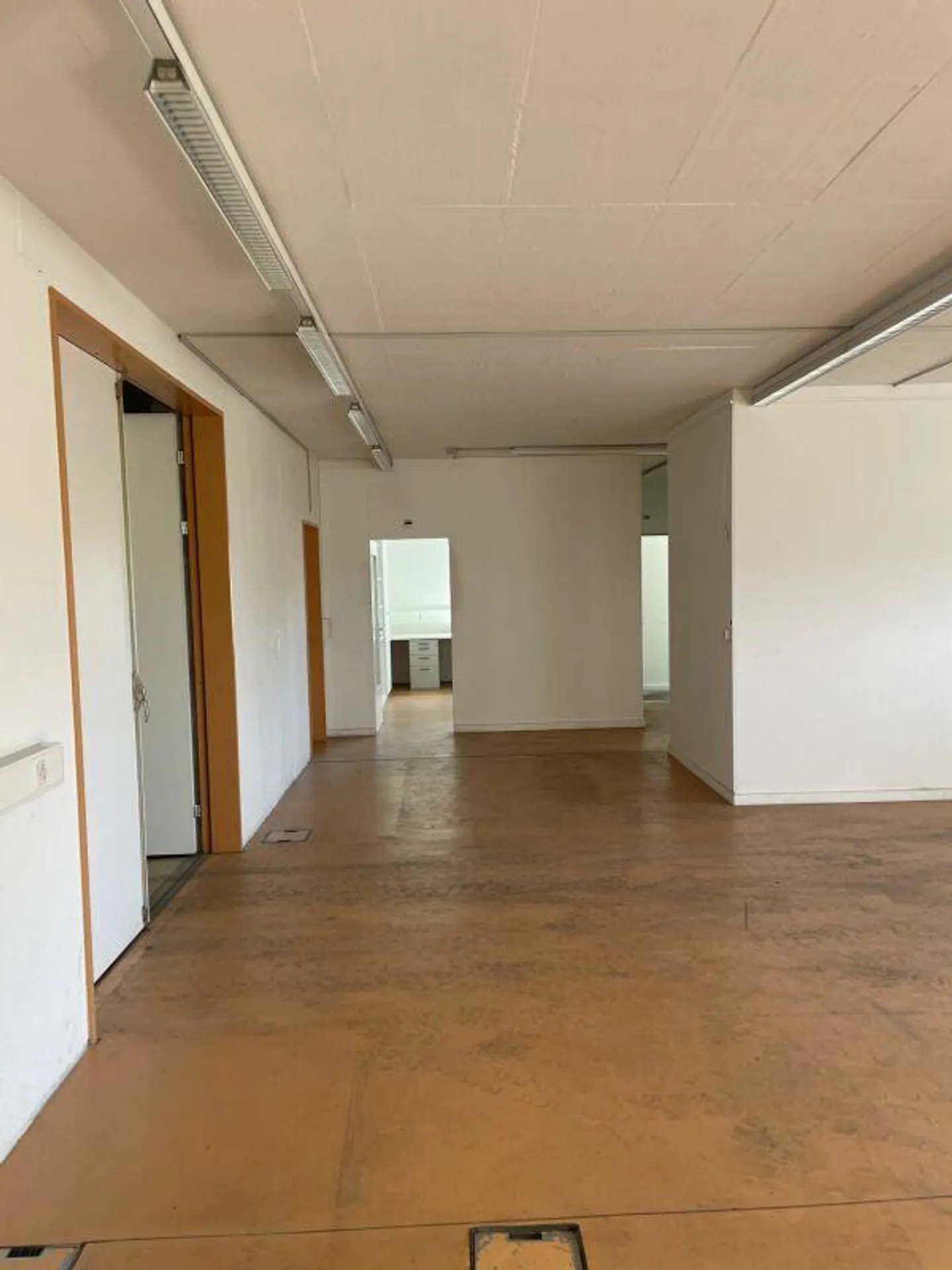 Edificio commerciale e di stoccaggio GB8 UG - Foto 6 di 15