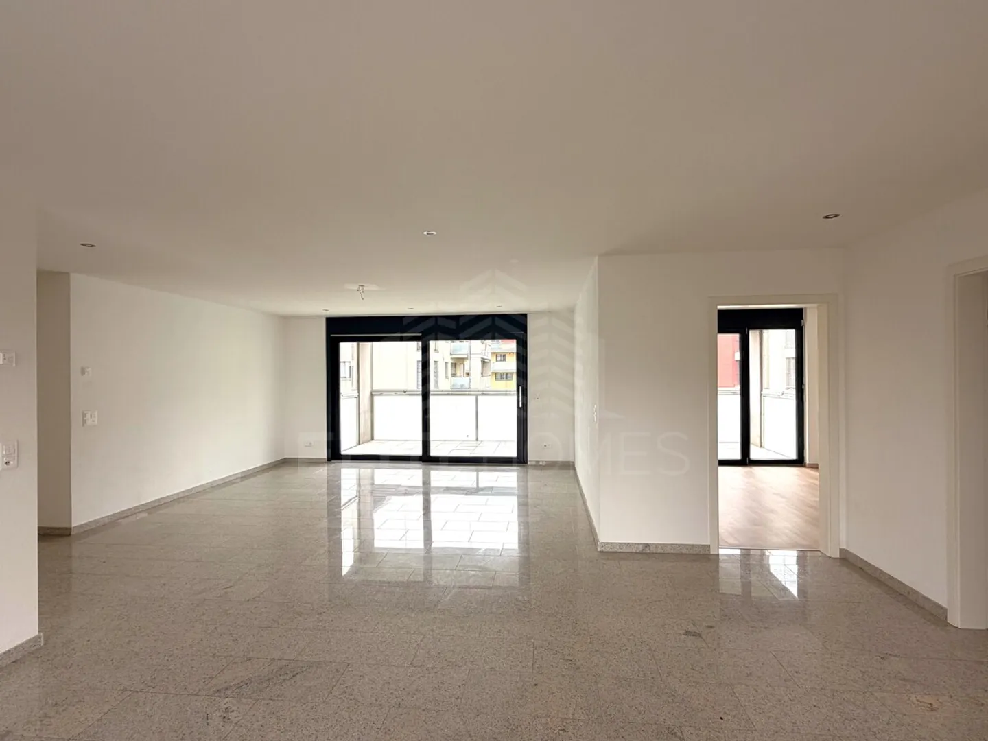 Wohnung kaufen - Foto 1 von 9