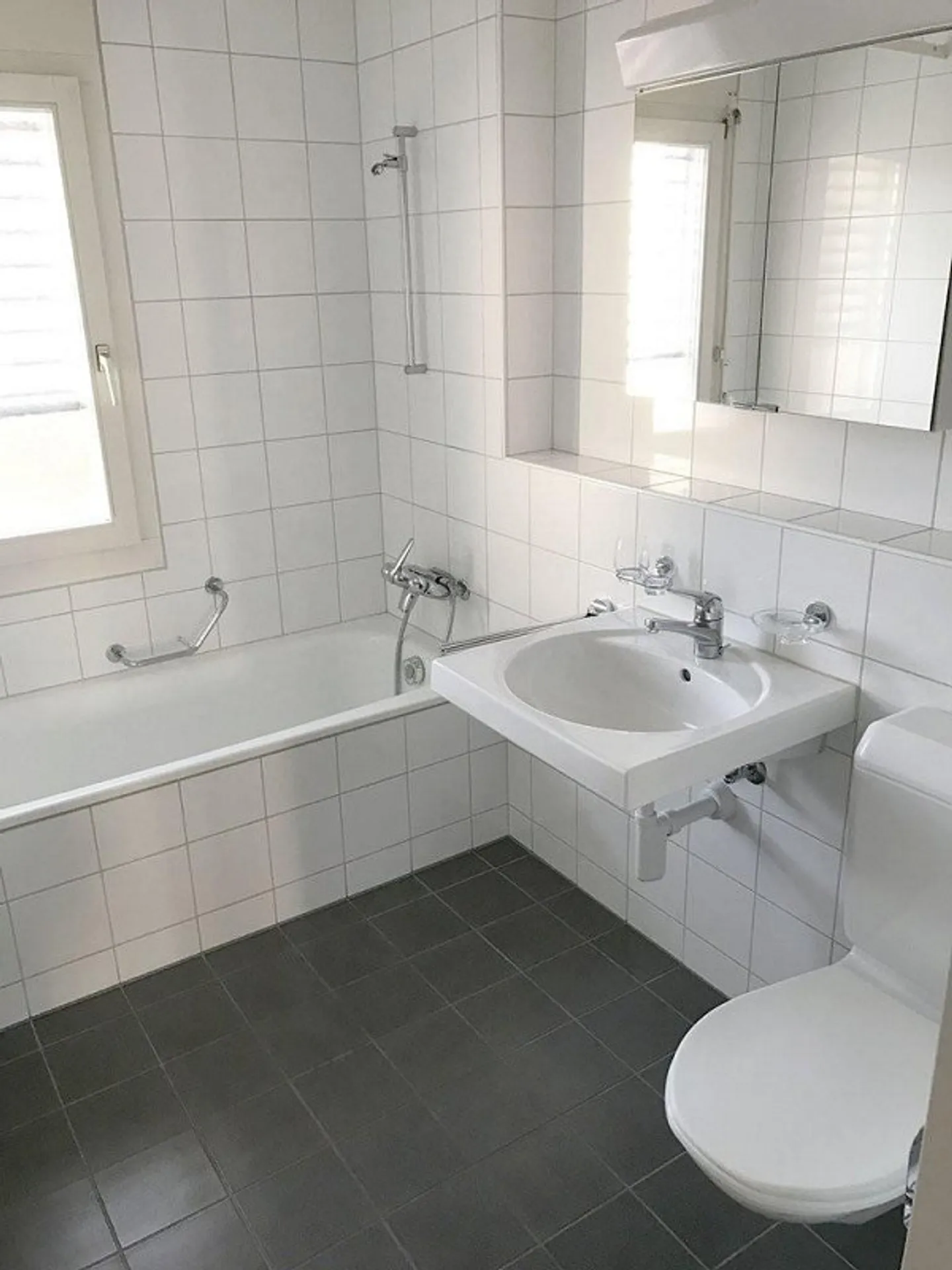 RENT WITHOUT DEPOSIT - Living in a quiet and family-friendly location - Photo 3 of 5