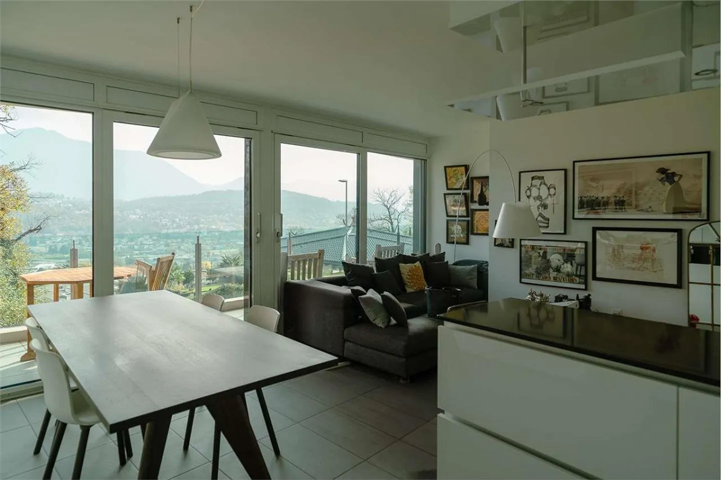 Gravesano: elegante appartamento di 3,5 locali con vista panoramica - Foto 1 di 9