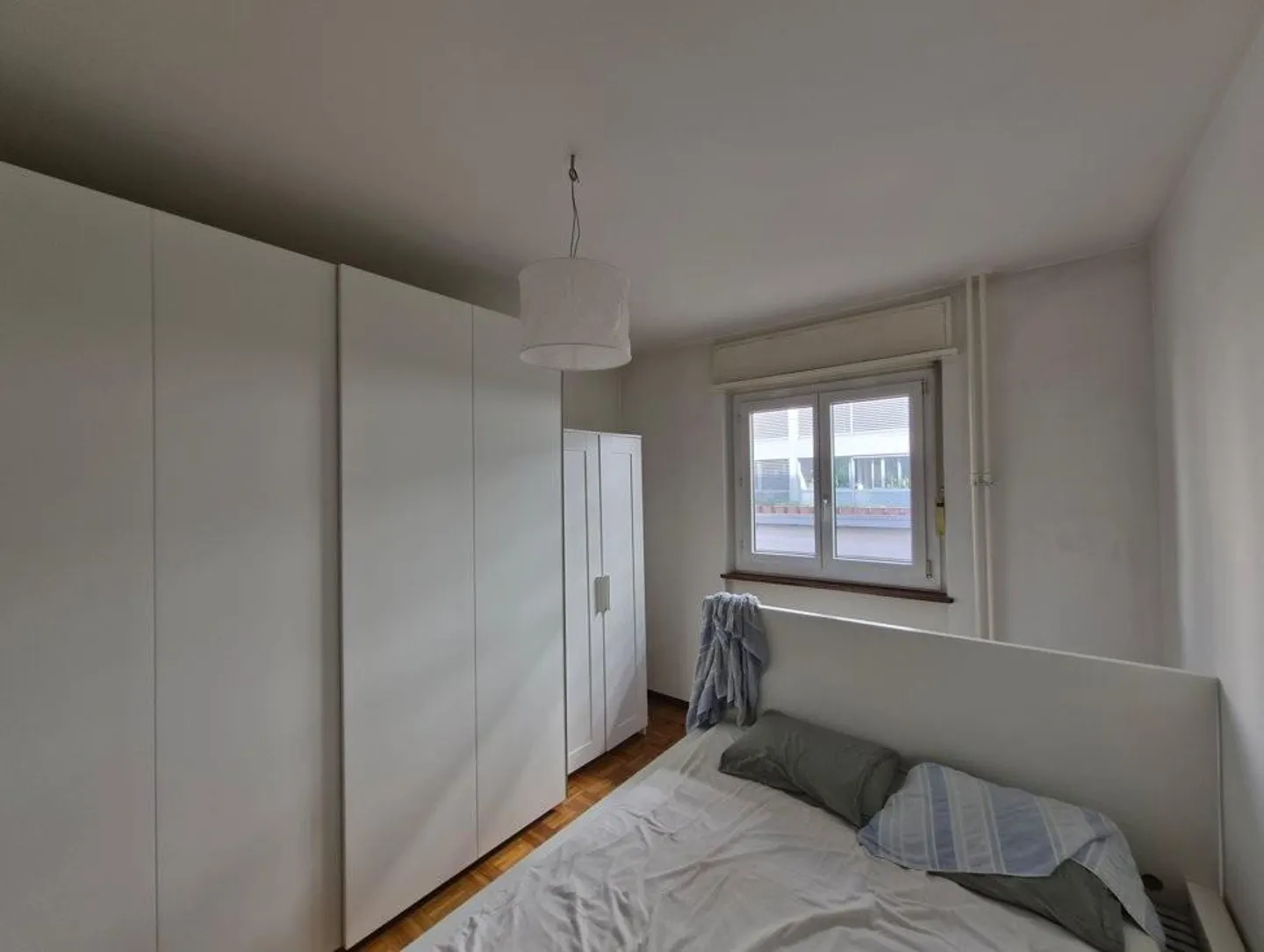 Appartement Charmant Près Commodités - Photo 2 sur 3