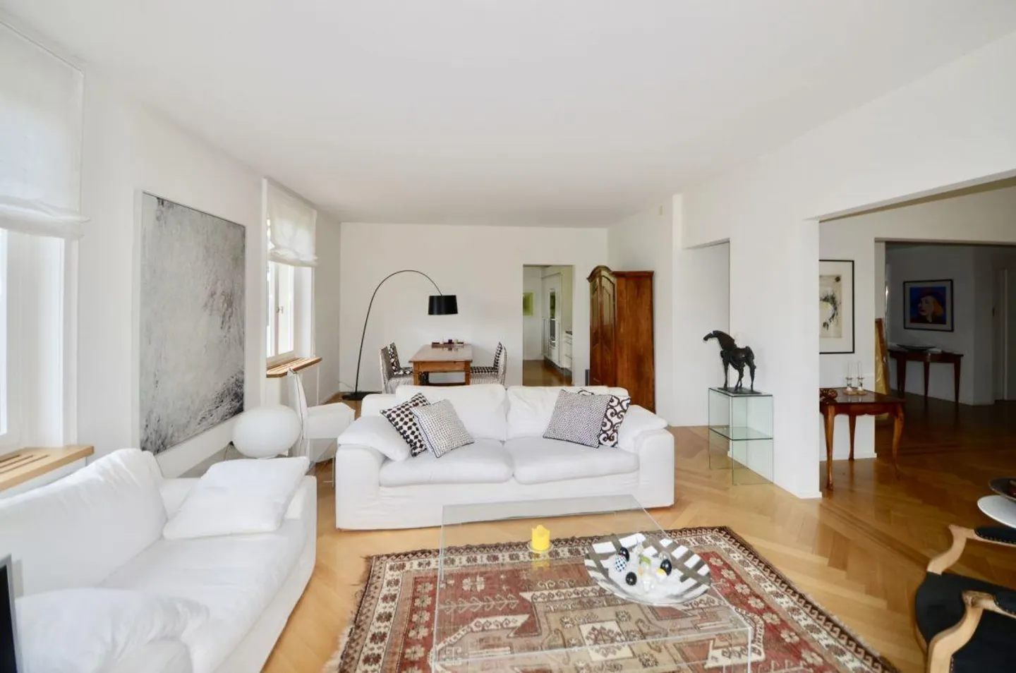 Möbliert: Gediegene Gästewohnung in herrschaftlicher Villa - Foto 2 von 14