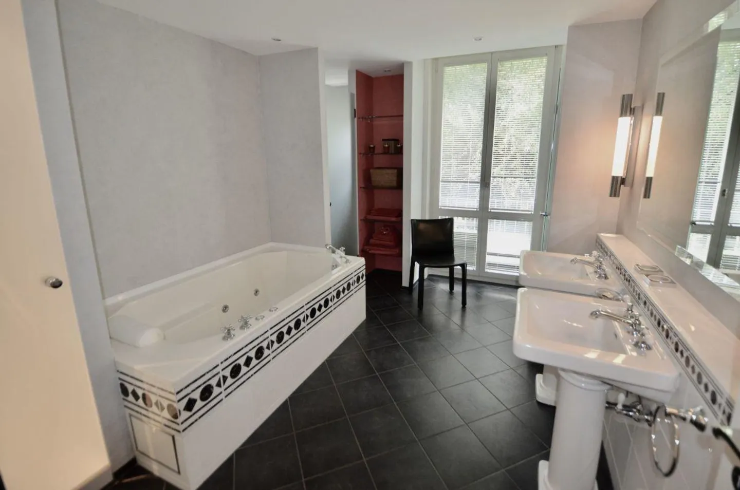 Möbliert: Gediegene Gästewohnung in herrschaftlicher Villa - Foto 7 von 14