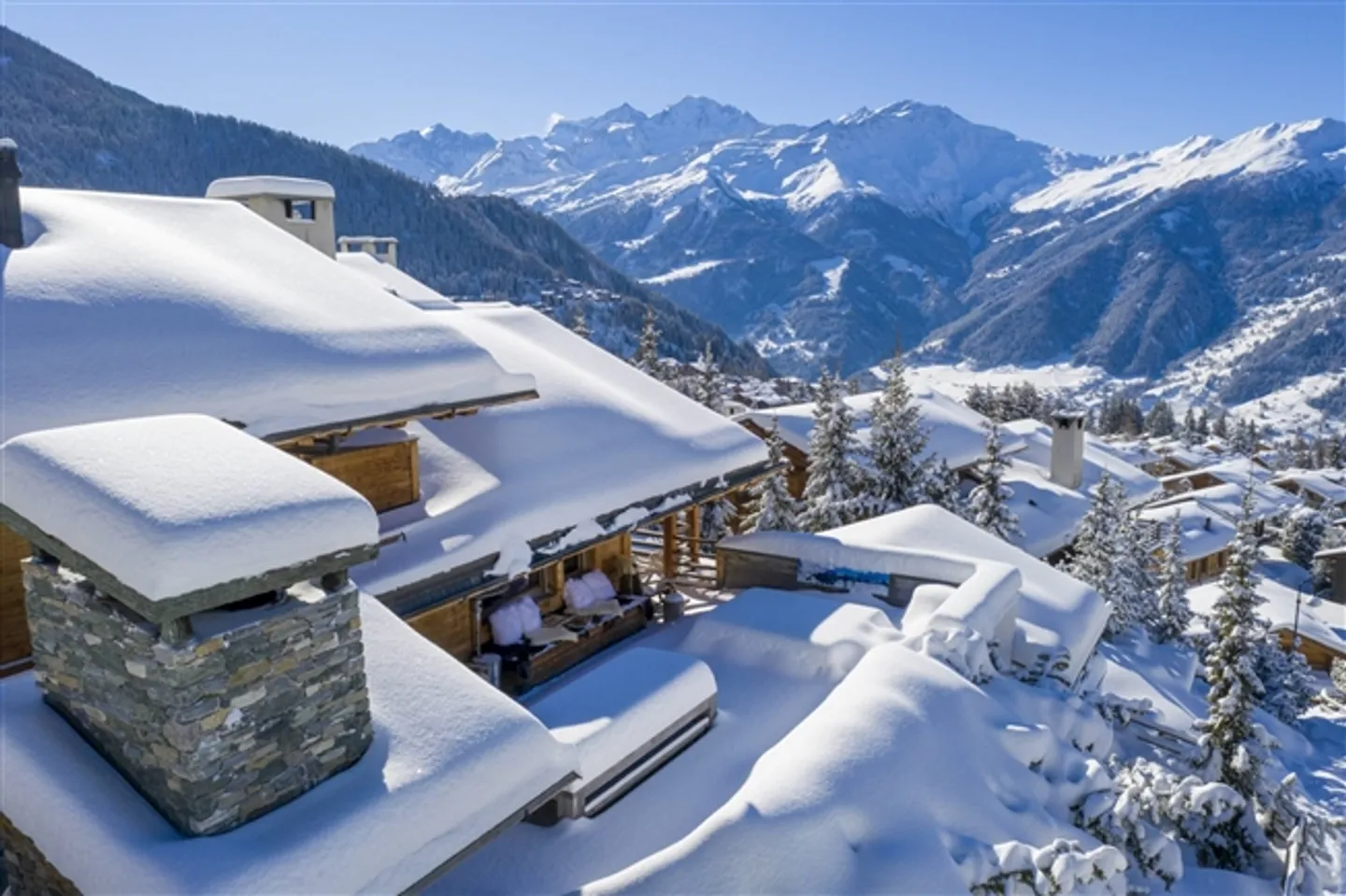 Spa Chalet | Luxury Chalet with Spectacular Views - Photo 2 of 13