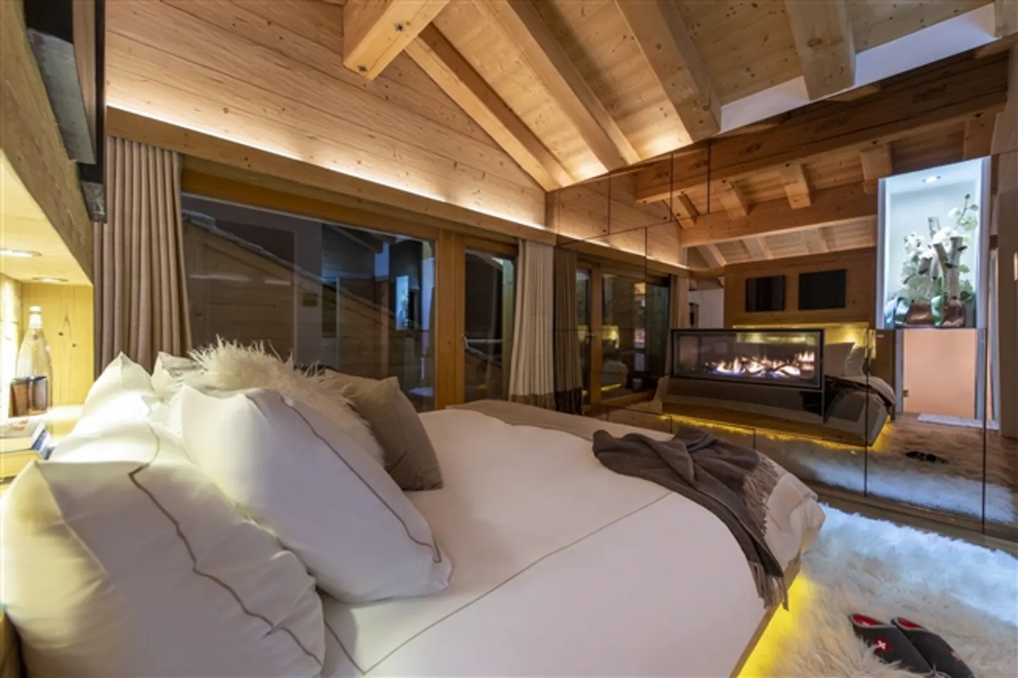 Spa Chalet | Luxury Chalet with Spectacular Views - Photo 7 of 13