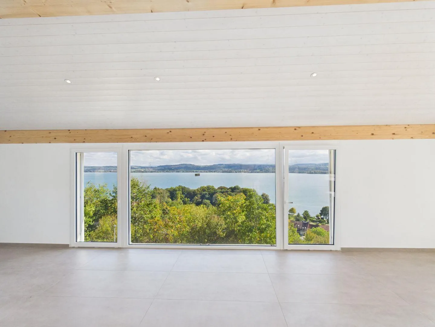 Villa neuve avec vue sur le lac - Photo 4 sur 19