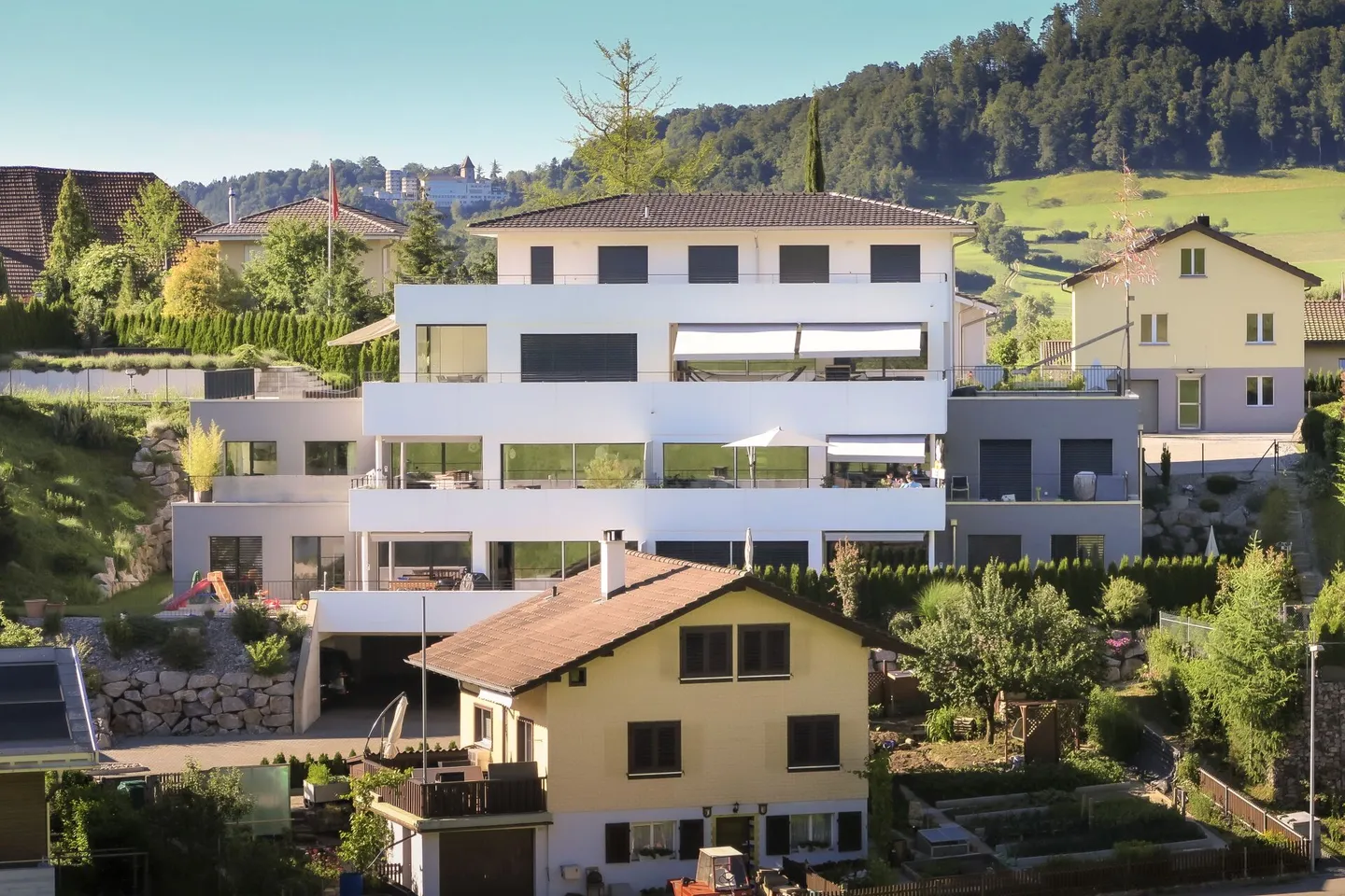Vivere al sole con ampia terrazza e vista panoramica sulla natura - Foto 2 di 10