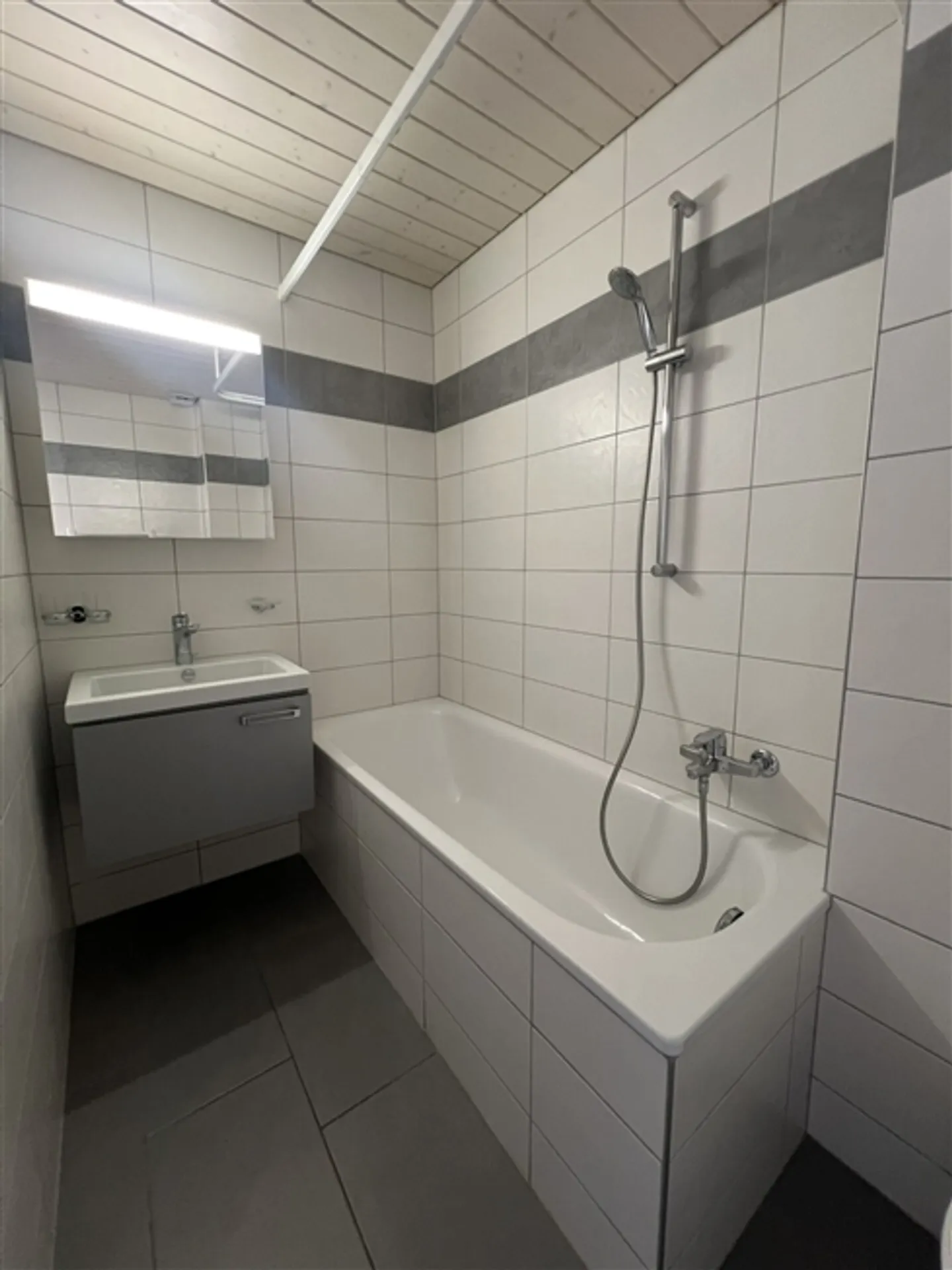 St-Imier, belle appartement de 3 pièces avec cuisine équipée - Photo 3 sur 7