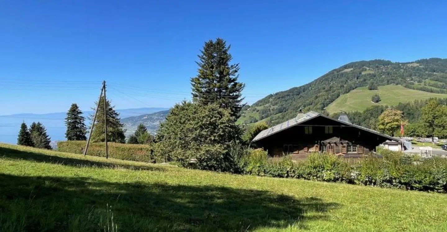 GELEGENHEIT ZUM GREIFEN - SCHÖNES 5,5-ZIMMER-CHALET MIT SCHÖNER AUSSICHT - Foto 1 von 13