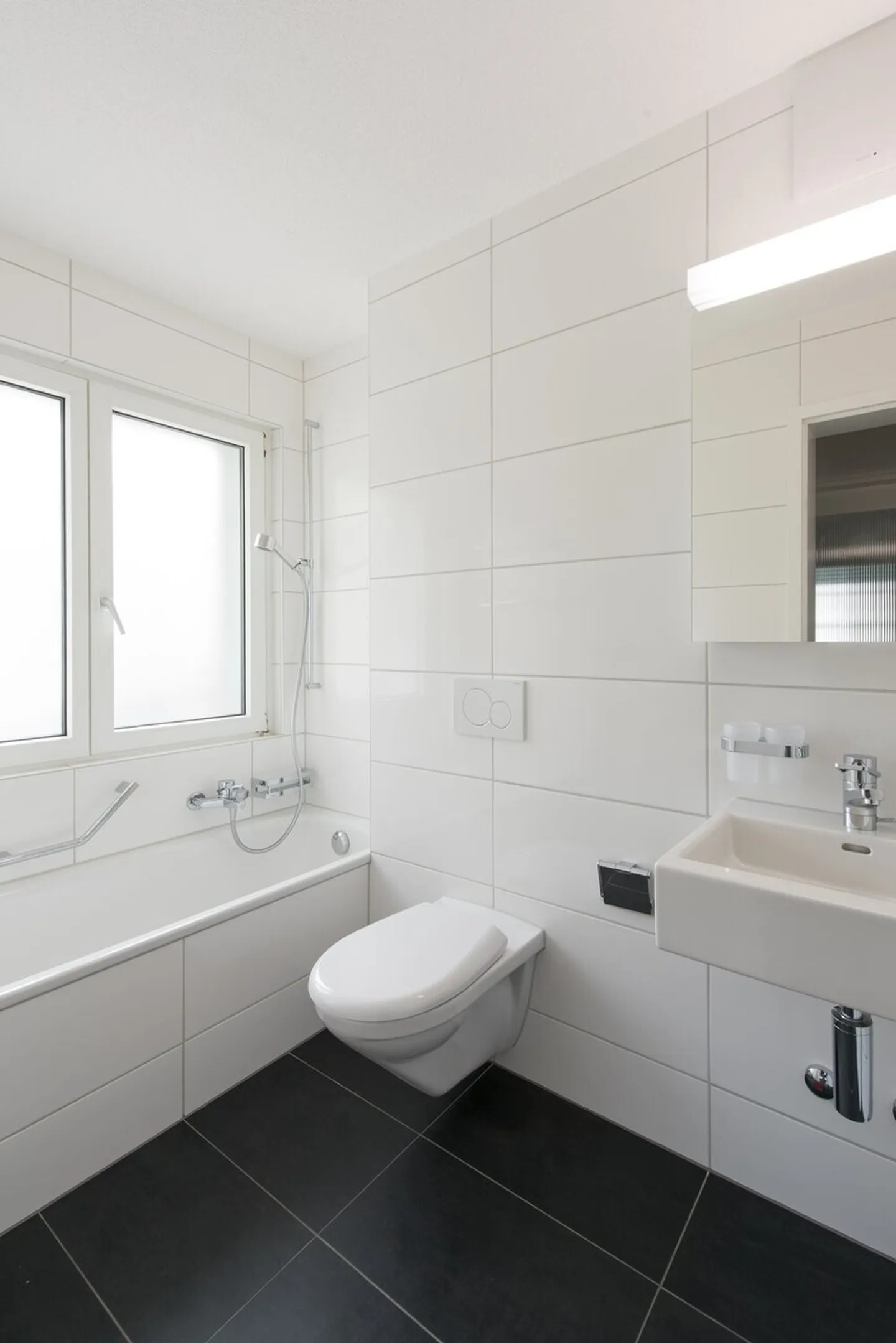 Renovated Apartment with Balcony - Photo 5 of 10