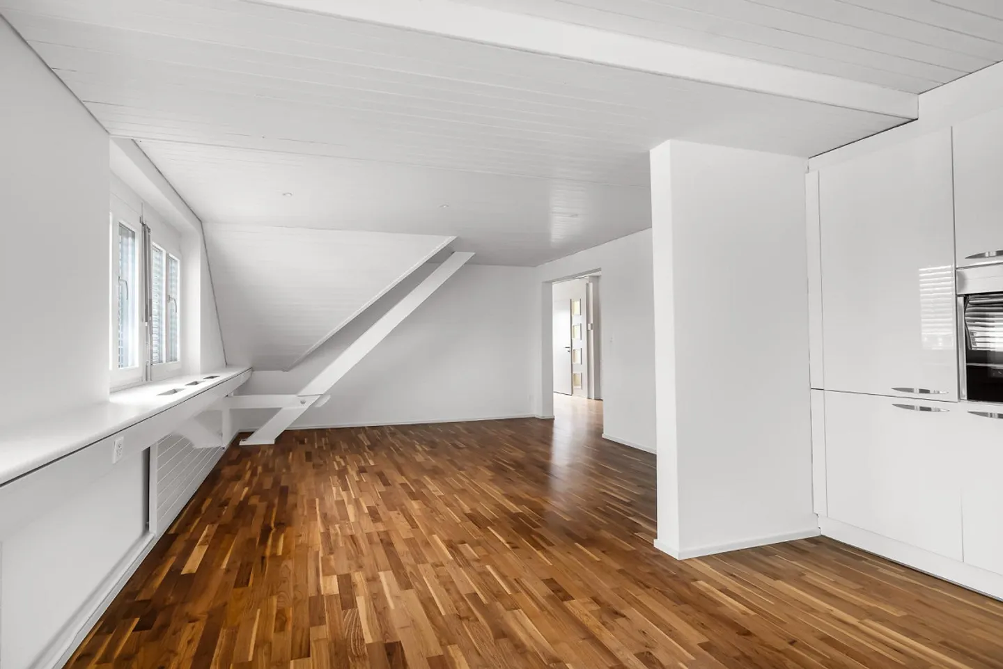 Charmante Dachwohnung mit Komfort - Foto 4 von 5