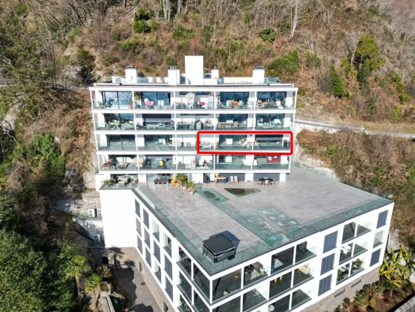 4 ½-Zimmer-Wohnung mit Panoramaterrasse und 2 Parkplätzen - Foto 1 von 9