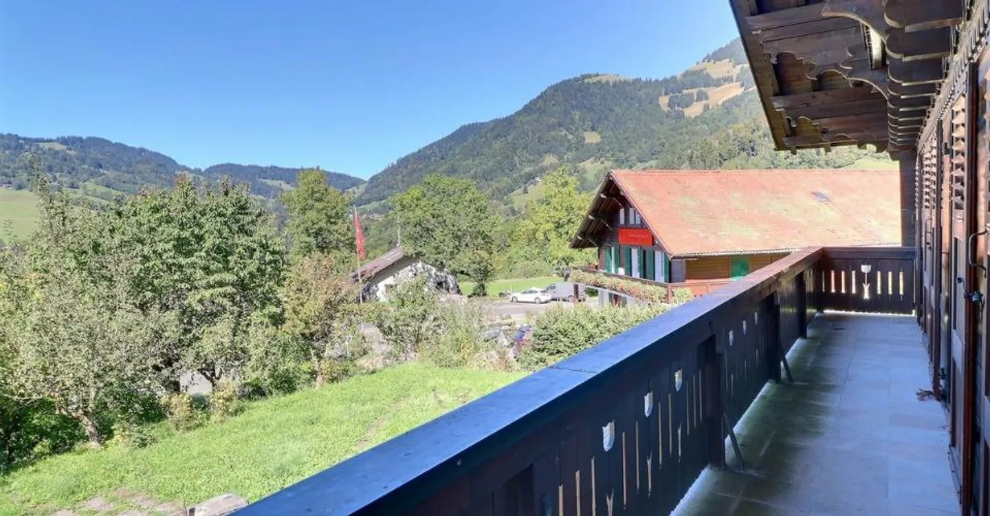 GELEGENHEIT ZUM GREIFEN - SCHÖNES 5,5-ZIMMER-CHALET MIT SCHÖNER AUSSICHT - Foto 7 von 13