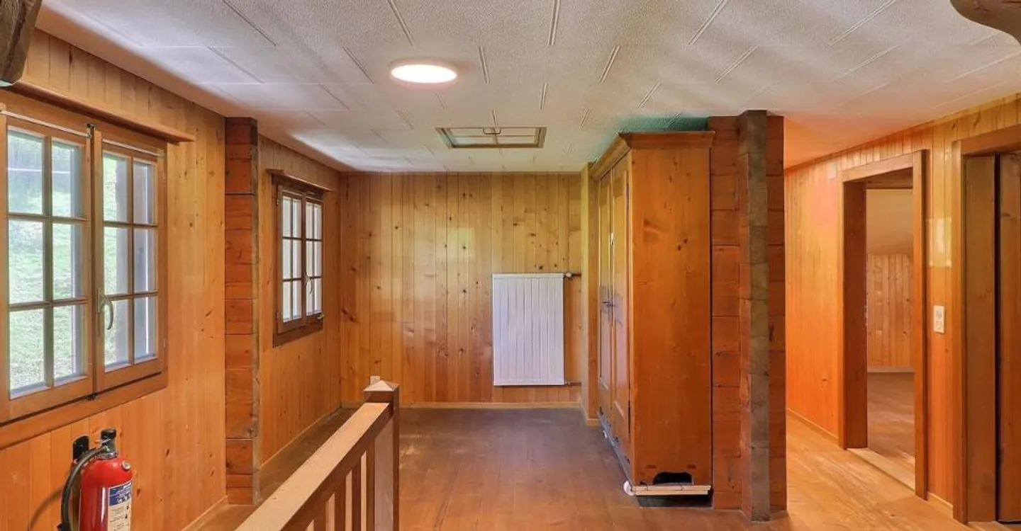 GELEGENHEIT ZUM GREIFEN - SCHÖNES 5,5-ZIMMER-CHALET MIT SCHÖNER AUSSICHT - Foto 10 von 13