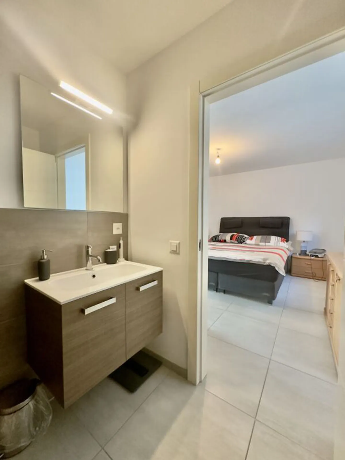 4 ½-Zimmer-Wohnung mit Panoramaterrasse und 2 Parkplätzen - Foto 8 von 9