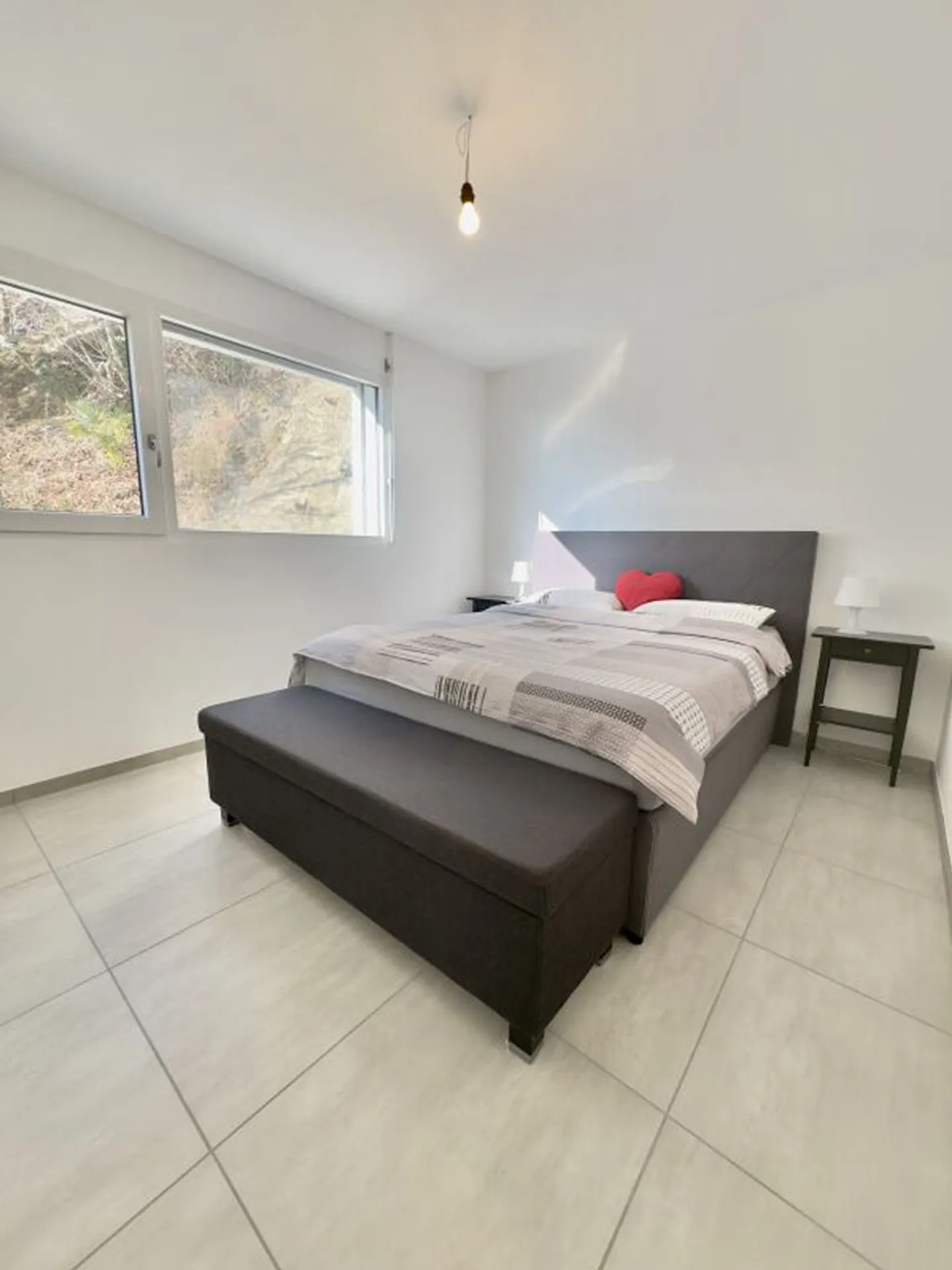 4 ½-Zimmer-Wohnung mit Panoramaterrasse und 2 Parkplätzen - Foto 5 von 9