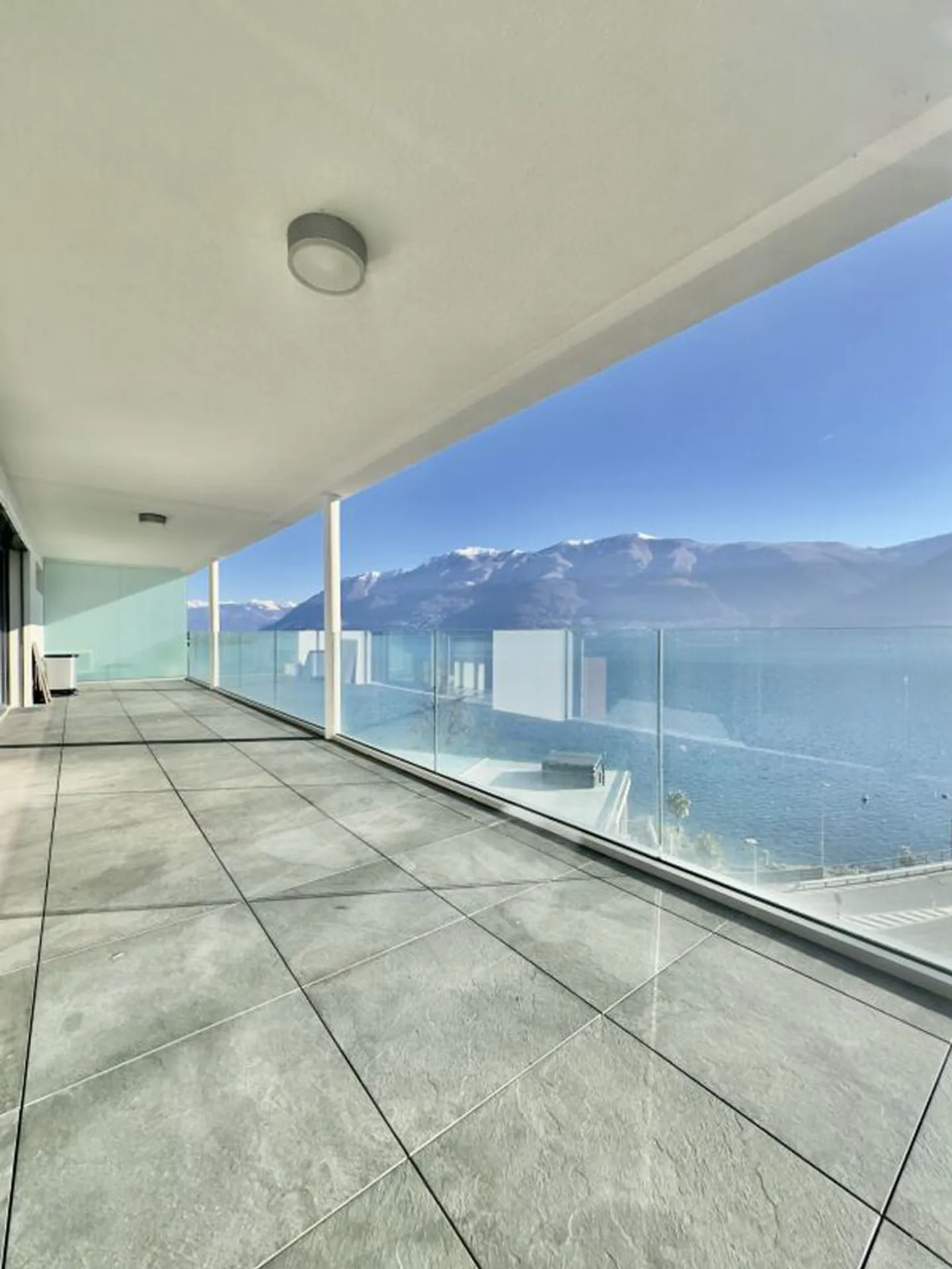 4 ½-Zimmer-Wohnung mit Panoramaterrasse und 2 Parkplätzen - Foto 9 von 9