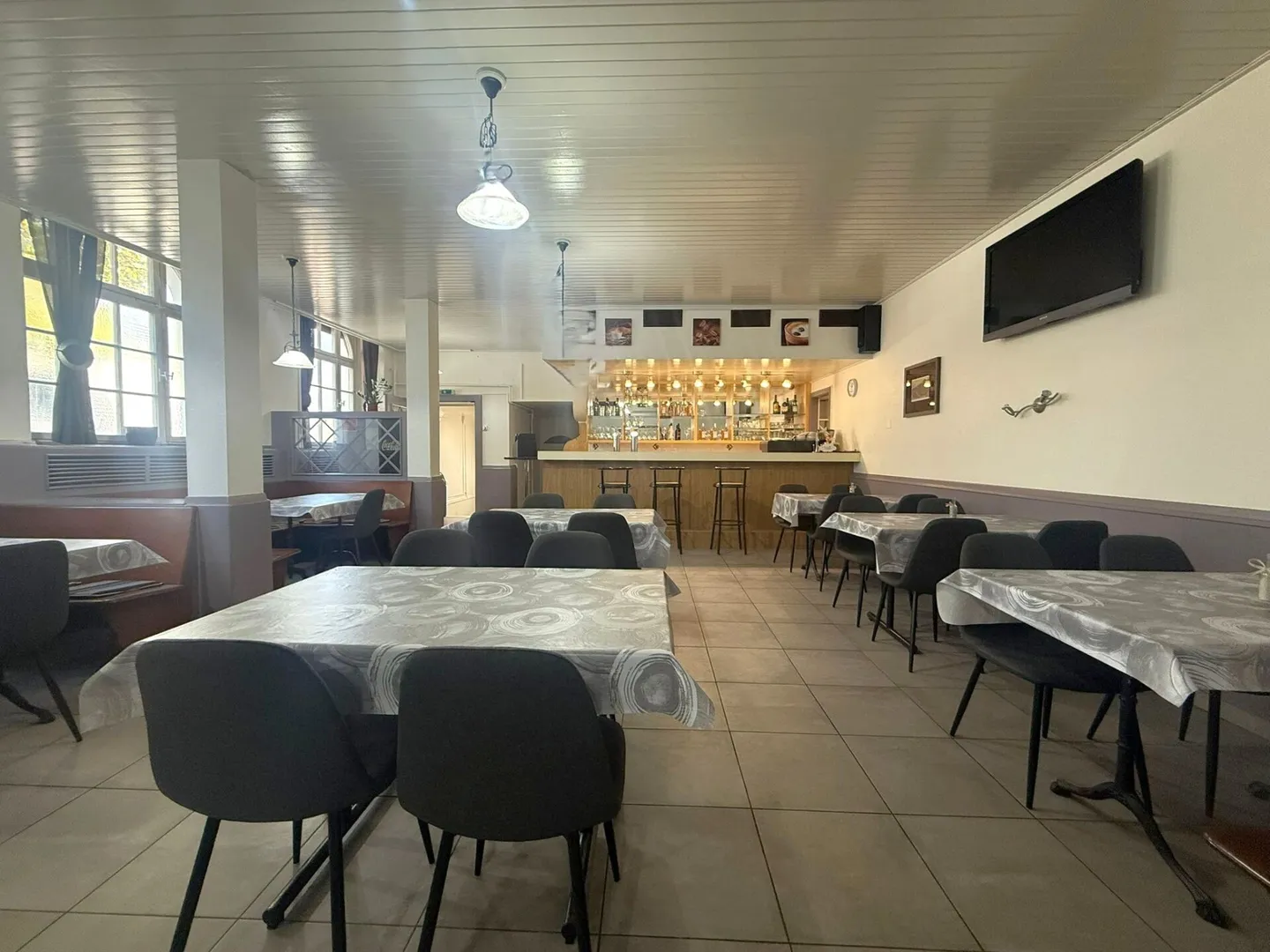 Hotel for rent - Photo 2 of 7