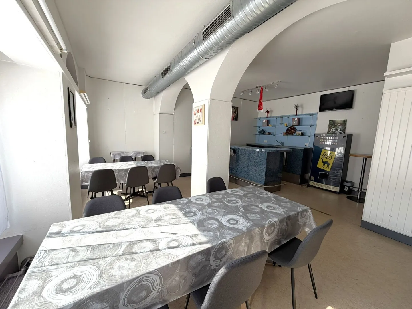 Hotel for rent - Photo 3 of 7