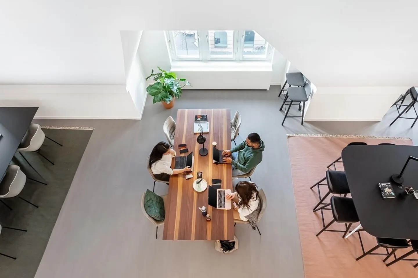 Bureaux ouverts entièrement équipés pour vous et votre équipe à Spaces Seefeld - Photo 11 sur 12