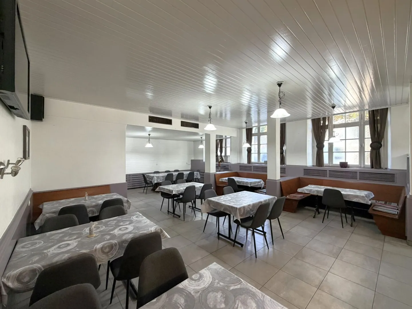 Hotel for rent - Photo 1 of 7